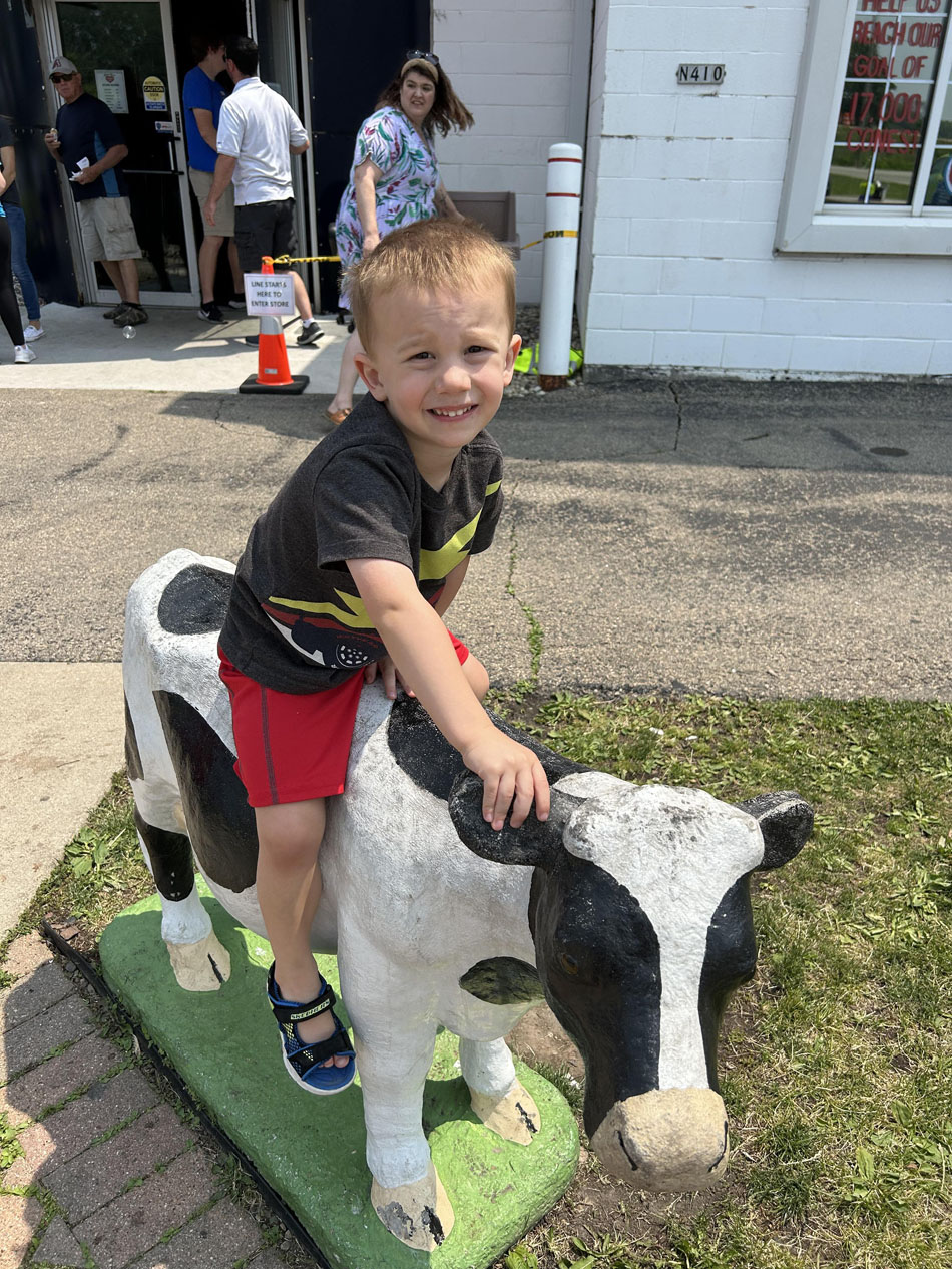 things to do with children, fox valley, appleton, ice cream shop, kid friendly things to do in appleton wi, things to do with kids near me, wisconsin dairy farms, appleton country store, ice cream store, shop